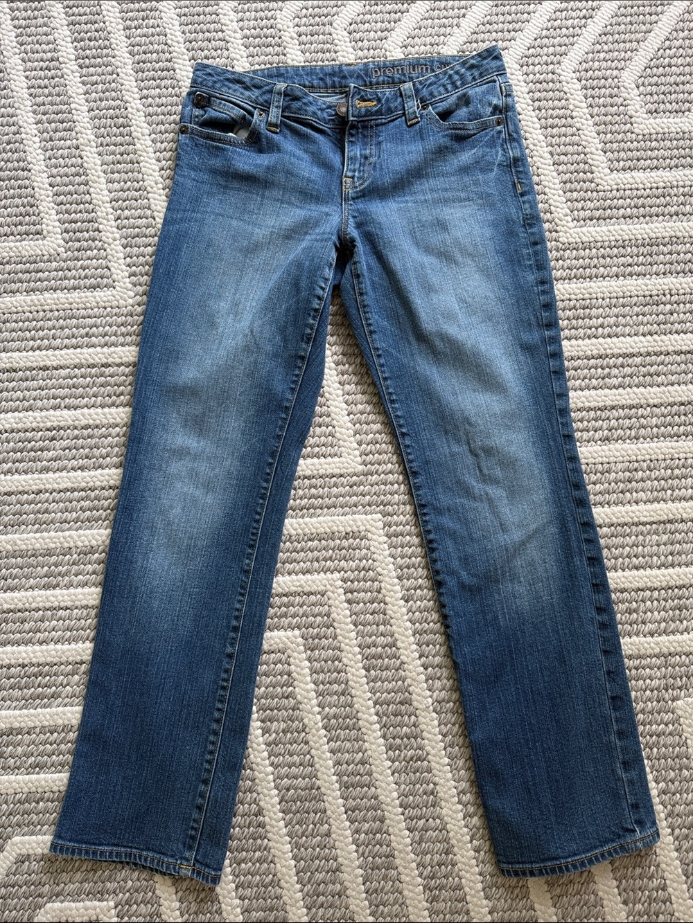 GAP Women's Mid-Blue Straight Leg Jeans (ankle)
